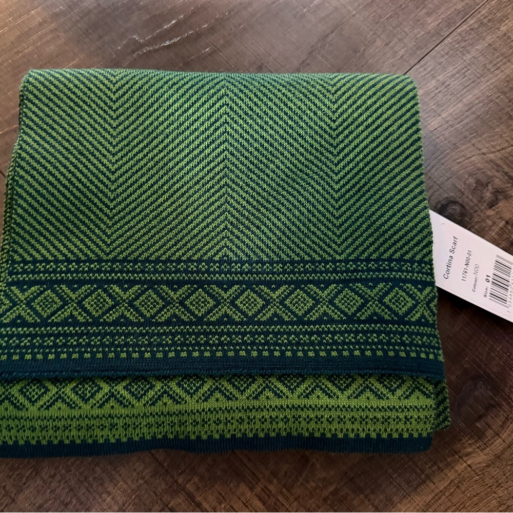 New Dale of Norway Cortina Scarf in Green with tags